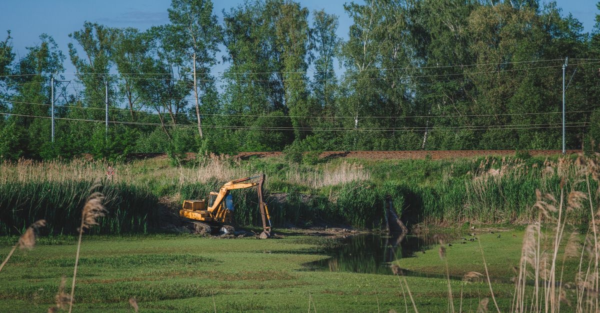Okiełznaj wodę na budowie: 9 sprytnych sposobów, by wykop pozostał suchy