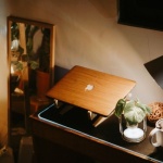Pracuj wygodniej! Jak dobrać stolik pod laptopa, który naprawdę ułatwi dzień